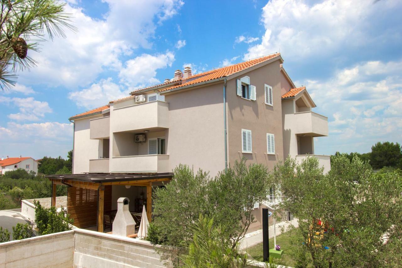 Apartmani Gnjidic Srima Εξωτερικό φωτογραφία